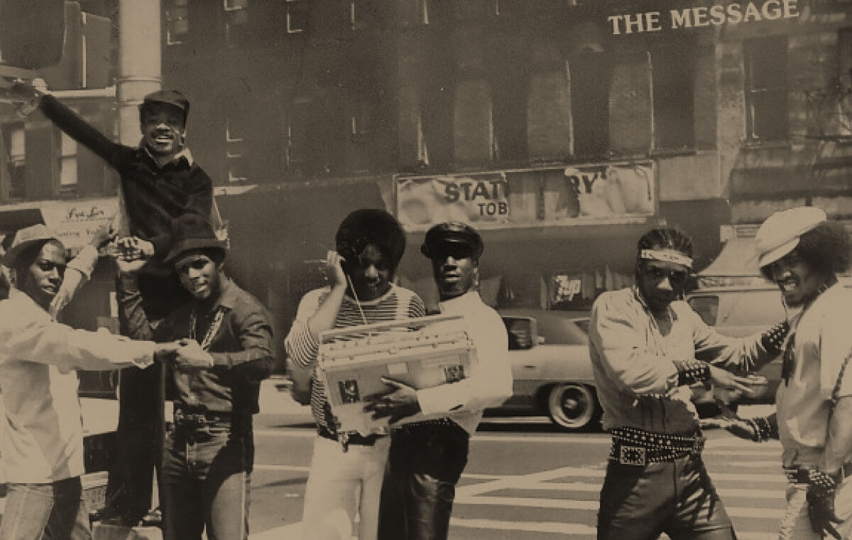 Grandmaster Flash and the Furious Five - The Message (1982) : r