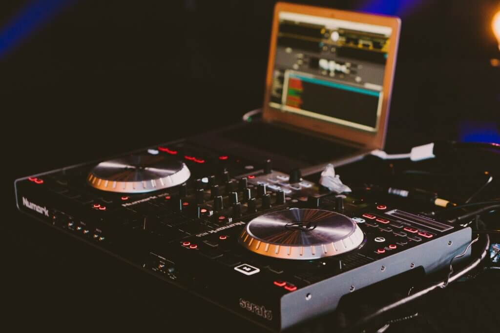 Tips And Hacks To Help You Become A Better DJ
