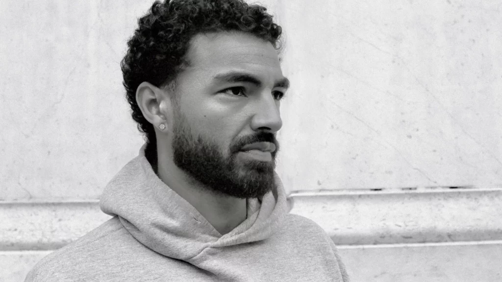 Navy Blue - The Sword & The Soaring | Review